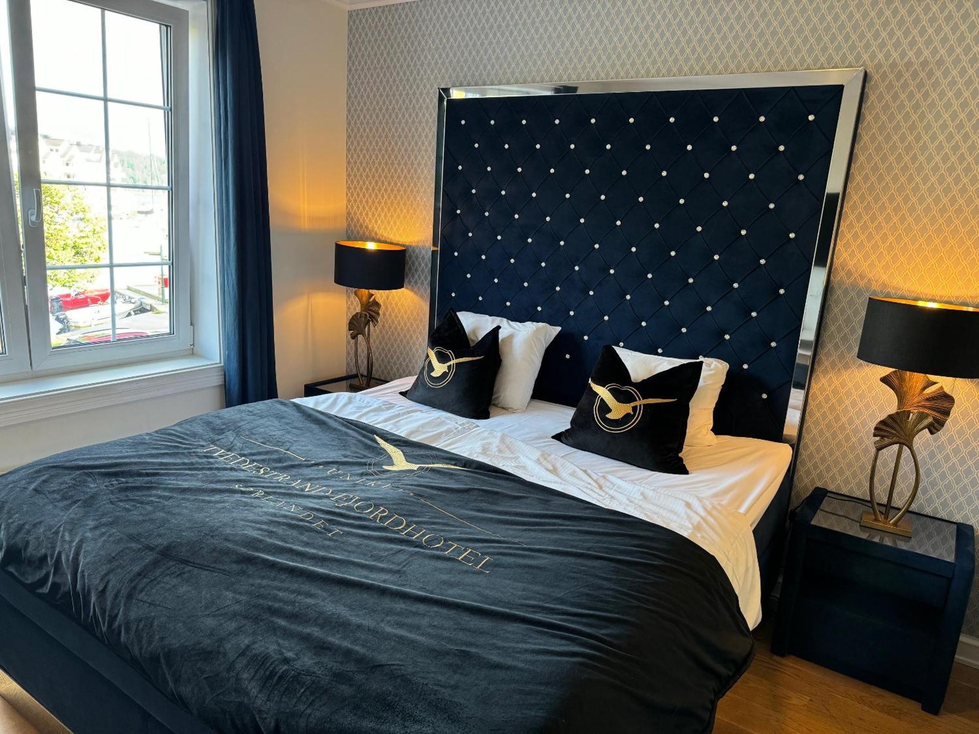 Tvedestrand Fjordhotell - Unike Hoteller Экстерьер фото