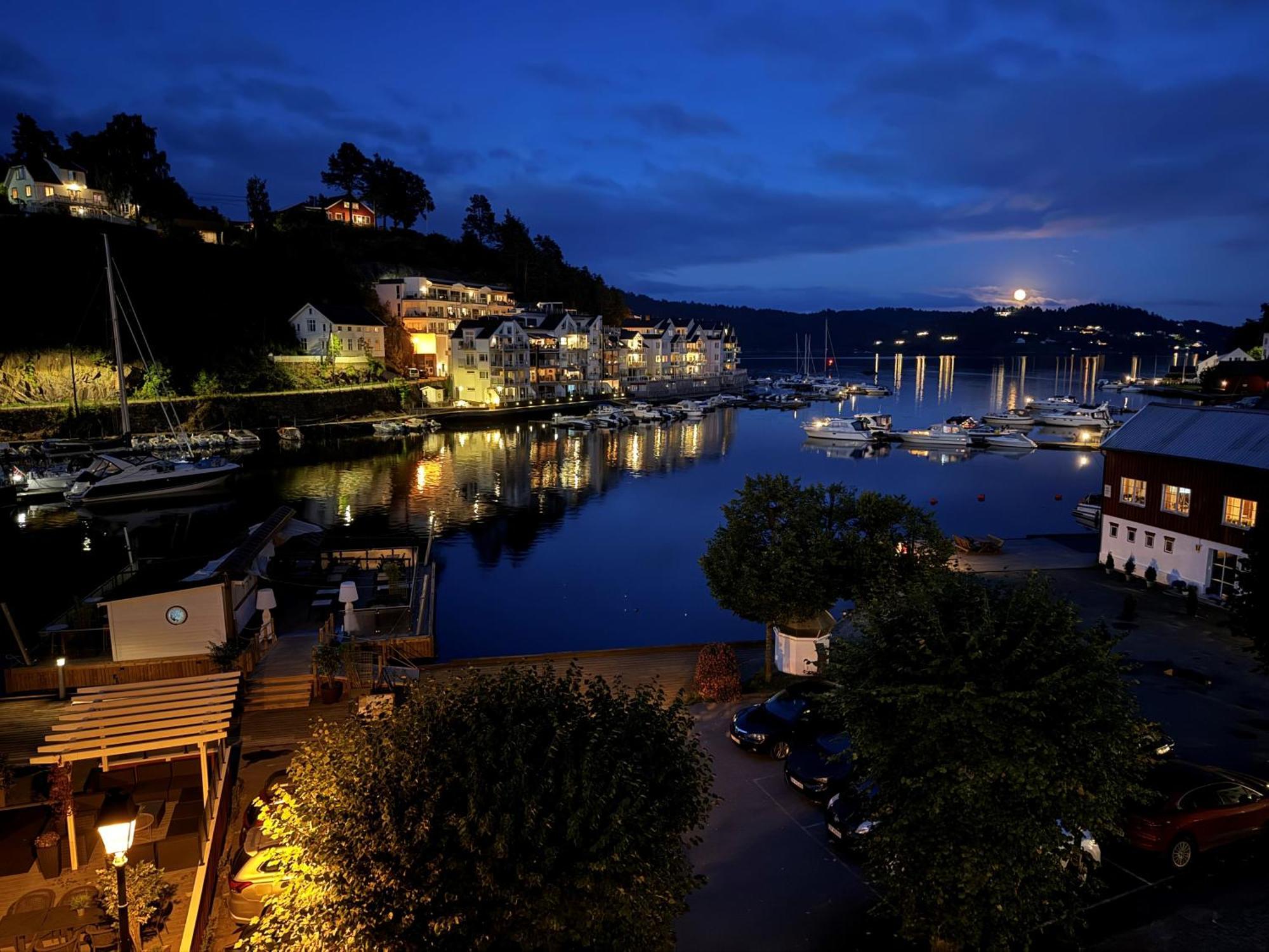 Tvedestrand Fjordhotell - Unike Hoteller Экстерьер фото